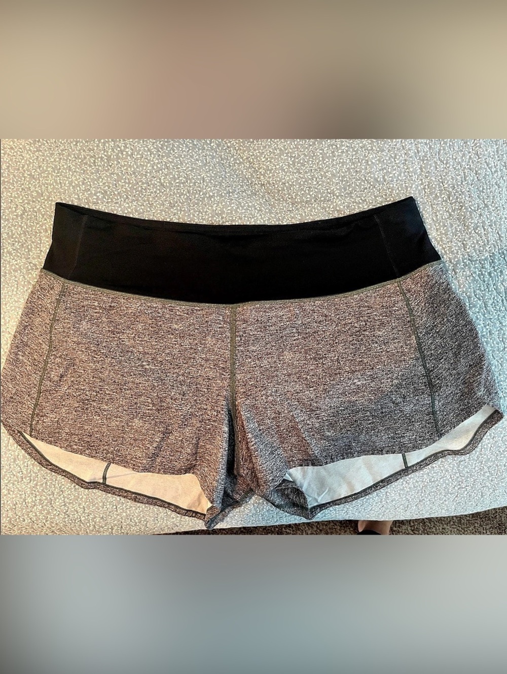 lululemon Women's Gray & Black Speed UP Short 4” Size 10 Tall